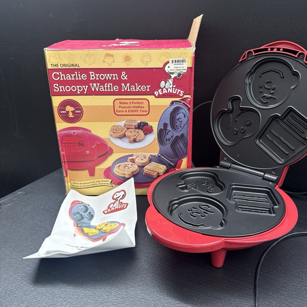 SmartPlanet Peanuts Charlie Brown Snoopy Waffle Maker Red Nostalgia Cartoon NOS